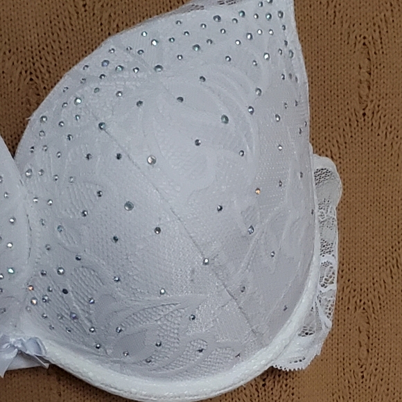 Elegant White Lasenza Bra - Picture 2 of 7